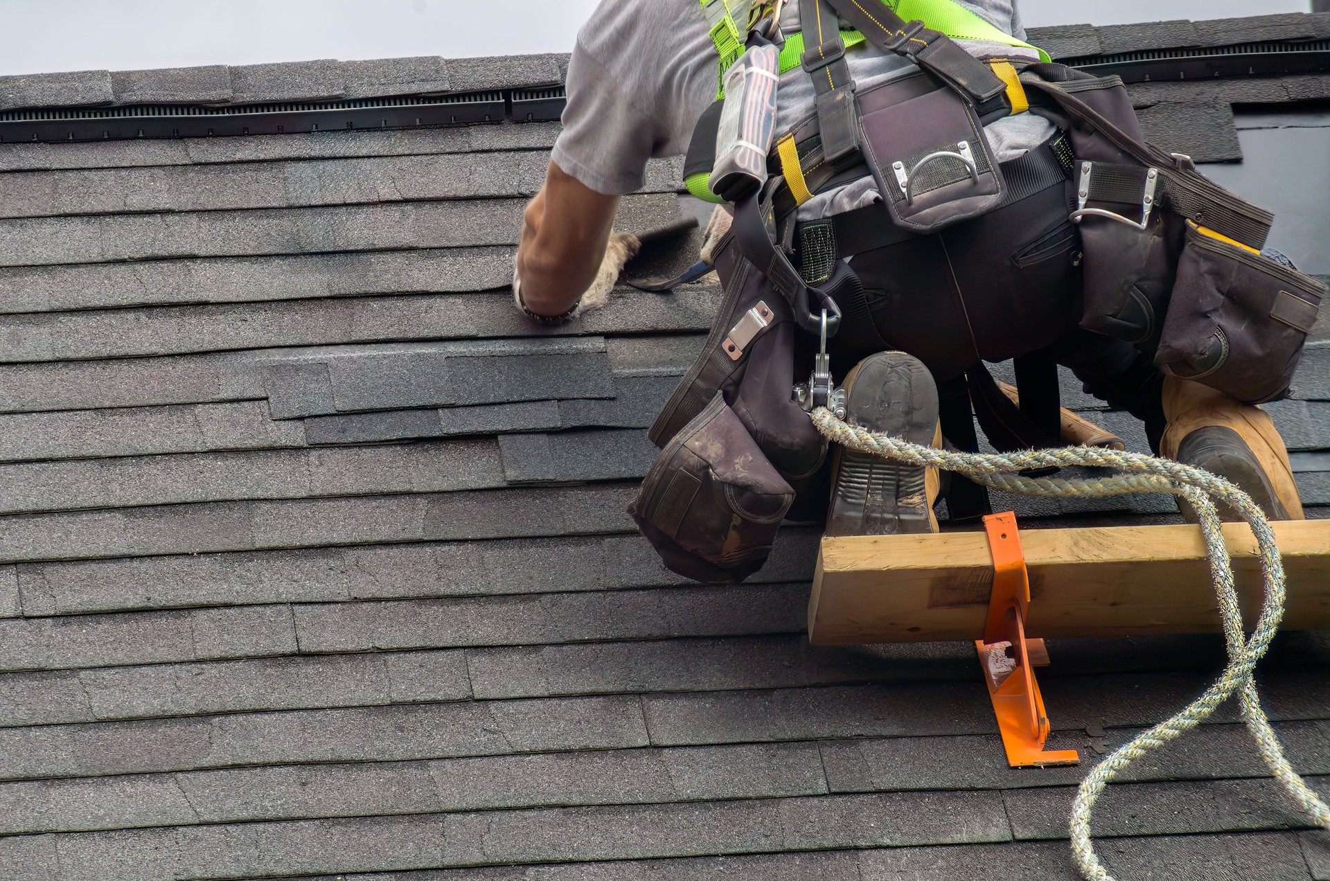 york pa Roofer Construction Worker Ensuring Roof Maintenance with Security Rope